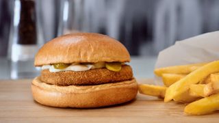 Crispy chicken burger