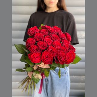 Червона троянда поштучно