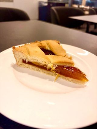 Crostata al burro con confettura di albicocca