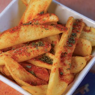 RACIÓN DE PATATAS FRITAS