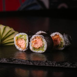 Futomaki salmao crocante (8 uds.)