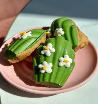 Мадлен персиковий