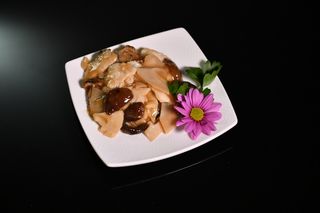 71. Pollo con bambù e funghi