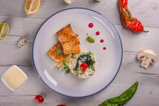 Форель с рисом и шпинатом (300 гр.)