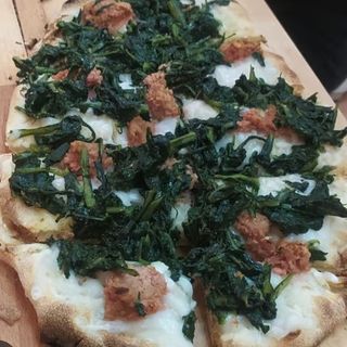 Pinsa Cicoria e salsiccia