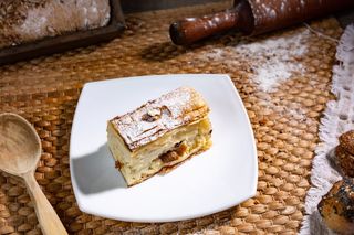 Placinta cu branza dulce si stafide