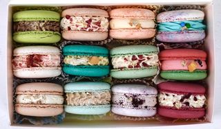 Макарон коробочка (12шт)