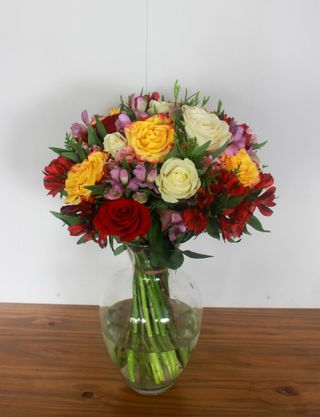 Ramo De Rosas Multicolor- Rainbow