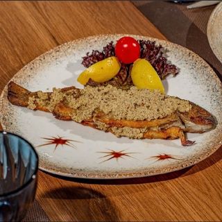 კალმახი ნიგვზით ფარშირებული