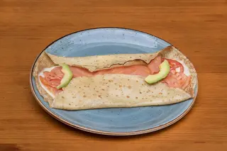 Salmon Mozzarella Tomate y Aguacate