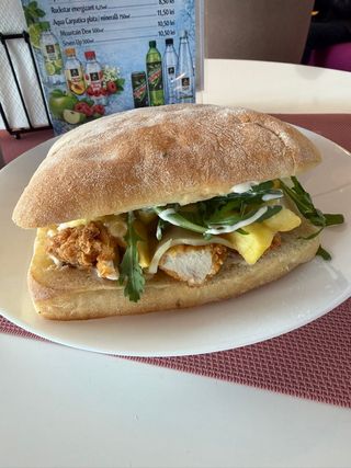 Sandwich cu snitel crispy