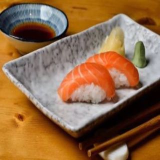 47. Nigiri Salmón (2 Uds.)