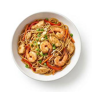 Fideos Especiales Con Pollo Y Gambas
