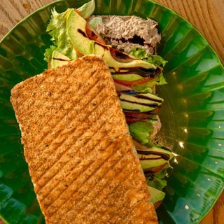 Tuna Avo-Lite House Bread