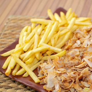 Plato Con Pollo Solo Carne y patatas 