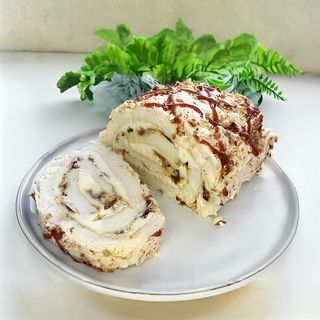Меренговый рулет с карамелью