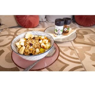 Jogurt sa žitaricama i voćem