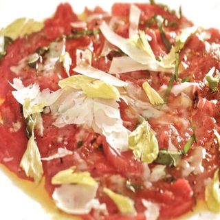 Carpaccio De Solomillo Con Virutas De Queso Emmental