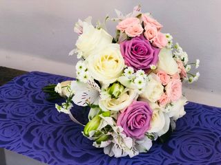 ფერადი საქორწინო თაიგული