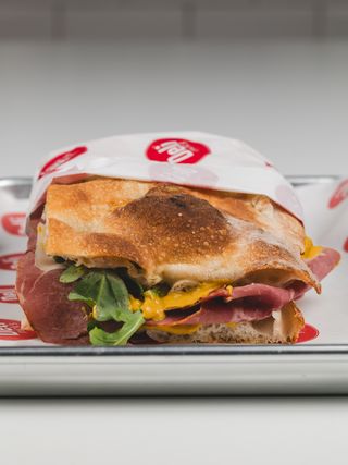 Pastrami focaccia sendvič 350gr