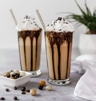 ცივი ყავა ნაყინით