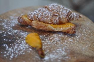 Croissant com Doce de Ovos