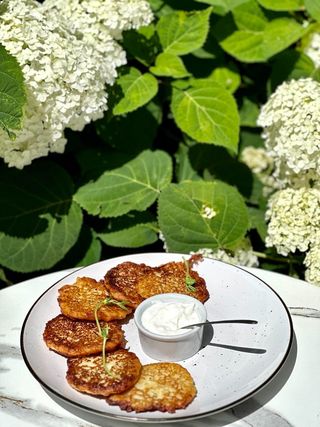 Деруни з сметаною