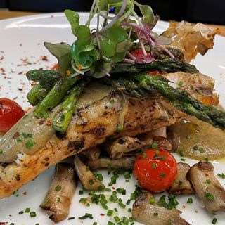 Rape A La Brasa Con Espárragos Y Champiñones Trufados