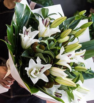 თეთრი ლილიების თაიგული