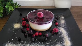 Cheesecake sa šumskim voćem