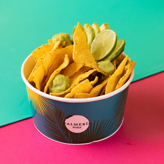 Nachos con salsa guacamole