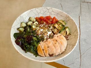 Боул з гречкою,курячою грудкою та яйцем пашот (500g)