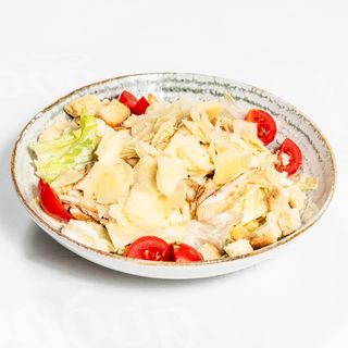 Салата Цезар с пилешко филе (370г)