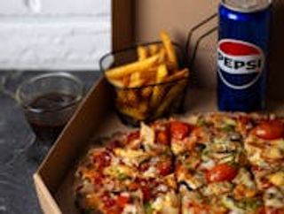 Pizza 30cm z frytkami, Pepsi 0,3l i sosem