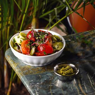 კიტრი-პომიდვრის სალათი მეგრულად