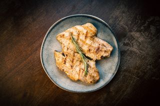 Piept de pui la gratar