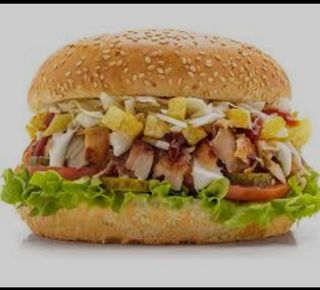 Бургер с месо от дюнера и яйце