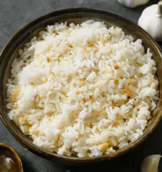 Arroz con ajo frito