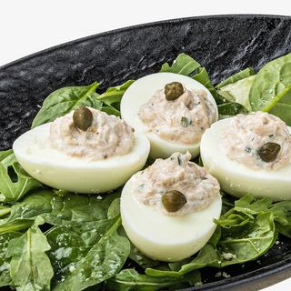 Яйця фаршировані з тунцем