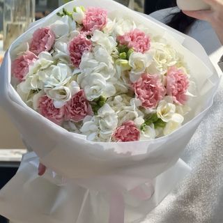 7 гортензій 10 рожевих діантусів 5 фрезій