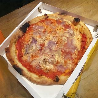 Pizza tonno e cipolla