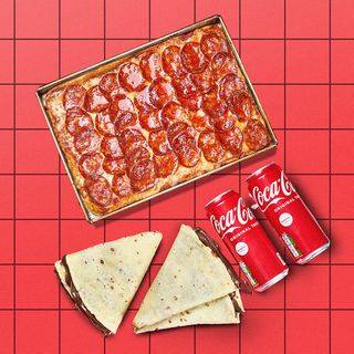 Capricciosa Detroit + 2x Nutella palačinka + 2x Coca-cola