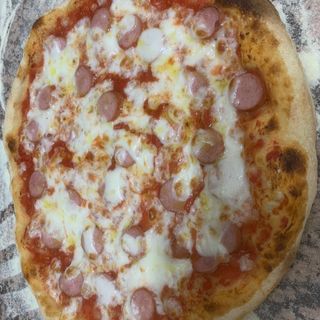 Pizza würstel rossa