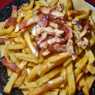 Patatine bacon e cheddar