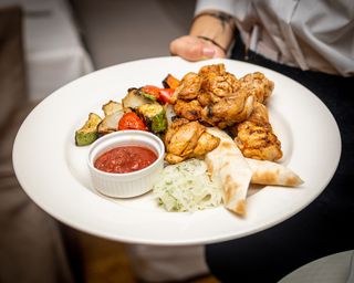 Шашлик пилешки от бут