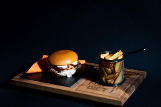 Super Premium Papi Burger + pomfrit + piće