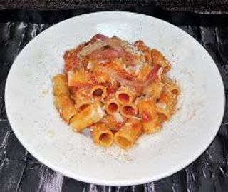 Mezze maniche all'amatriciana