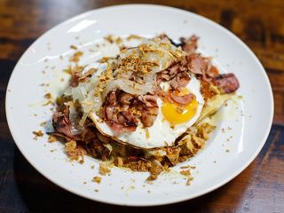 Patatas Bravas Huevo