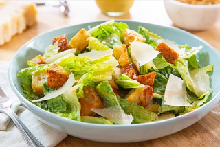 Salată Caesar