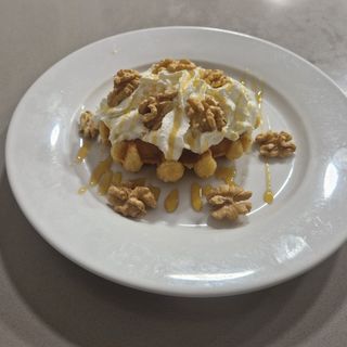 Gofre Con Miel Y Nueces